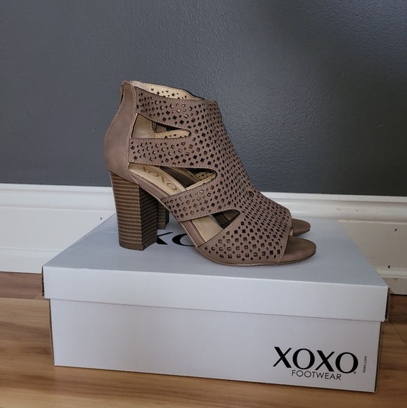 XOXO Womens Tan Cutout Heels in size 7 - Picture 1 of 7